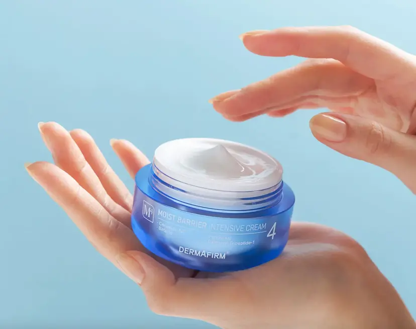 Зволожуючий крем з 6 видами гіалуронової кислоти Dermafirm Moist Barrier Intensive Cream M4 50 ml — Фото 1